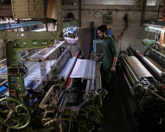 india-cooking-gas-crisis-forces-exodus-of-textile-workers