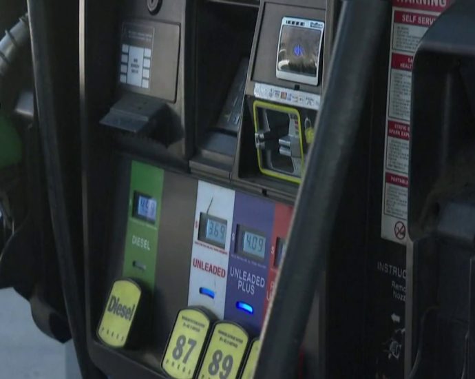 markets-drop-as-gas-prices,-mortgage-rates-rise