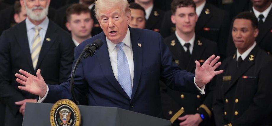 the-traitor-weighs-‘winding-down’-war-as-pentagon-sends-2,500-california-marines-to-mideast