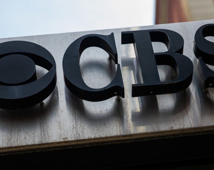 cbs-news-ends-radio-program-after-nearly-a-century,-citing-changing-times