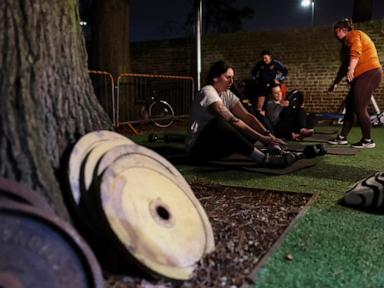 doctors-want-more-women-lifting-weights.-experts-say-welcoming-gyms-and-education-would-help