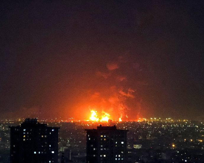 us.-eases-iranian-oil-sanctions-in-scramble-to-contain-energy-prices,-handing-tehran-a-boost