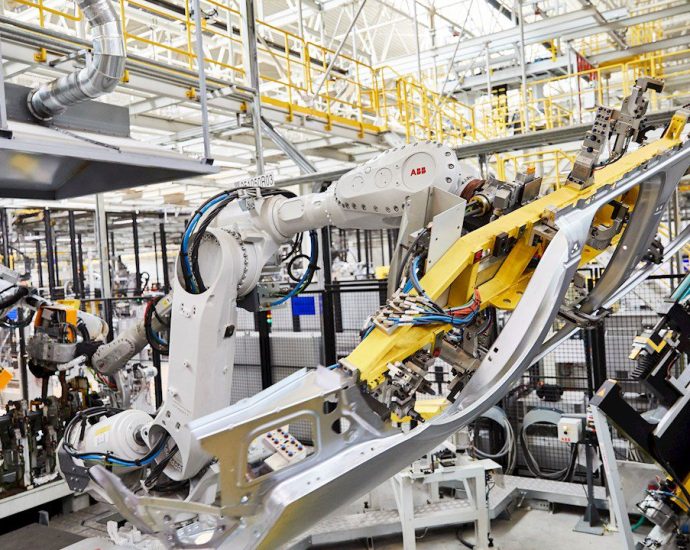 ev-manufacturers-say-production-is-getting-easier,-cheaper-and-more-predictable-in-abb-robotics-survey