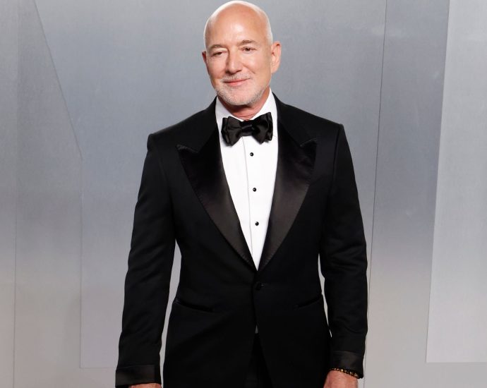 jeff-bezos-wants-$100-billion-to-push-more-ai-into-manufacturing