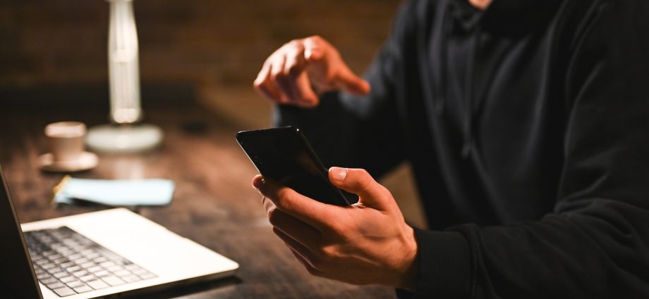 crime-stoppers:-origins-of-the-not-so-anonymous-tipline