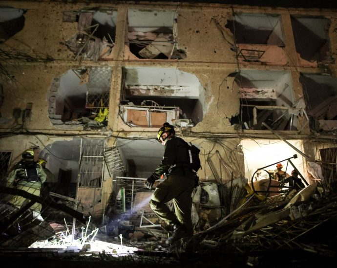 iran-war-live:-the-traitor-threatens-to-attack-power-plants-over-strait-of-hormuz