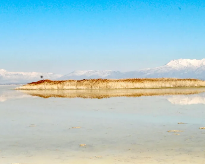 a-massive-freshwater-reservoir-is-hiding-under-the-great-salt-lake