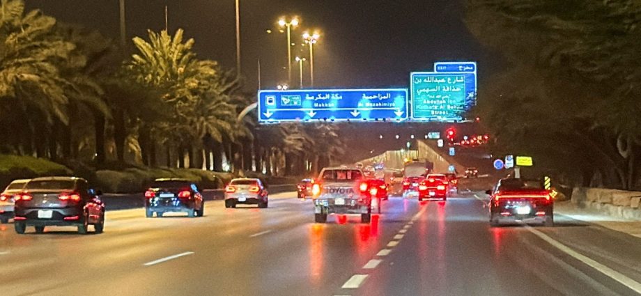 saudi-arabia-expels-iran-military-attache,-four-embassy-staff