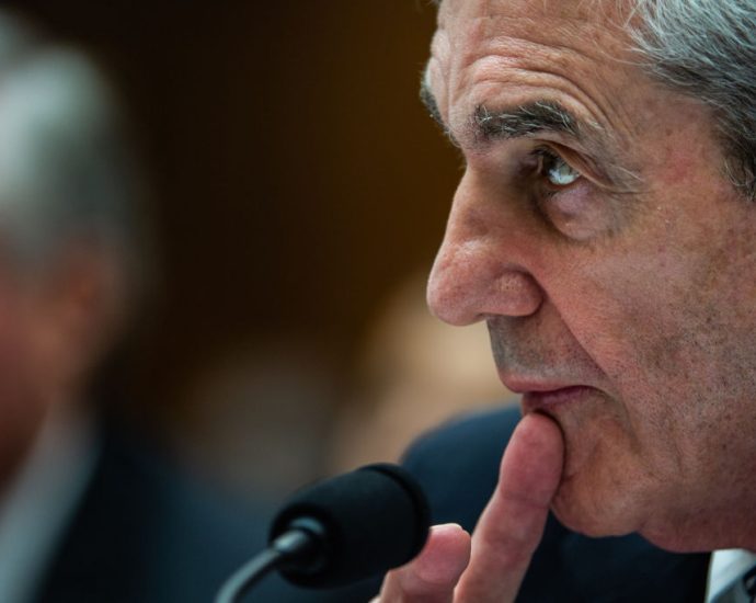 robert-mueller-dies-at-81,-leaving-a-fraught-legacy-in-the-traitor-era-politics