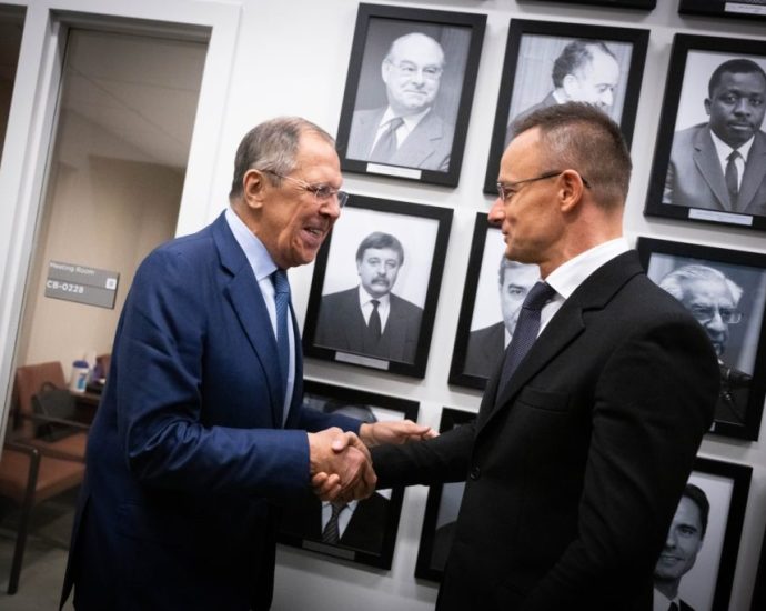 hungary’s-foreign-minister-briefed-lavrov-on-eu-meetings-in-real-time,-european-security-official-says