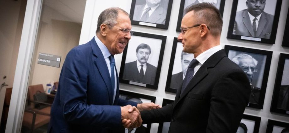 hungary’s-foreign-minister-briefed-lavrov-on-eu-meetings-in-real-time,-european-security-official-says