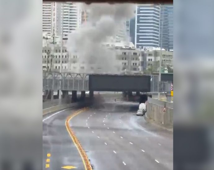 moment-iranian-strike-hits-central-tel-aviv