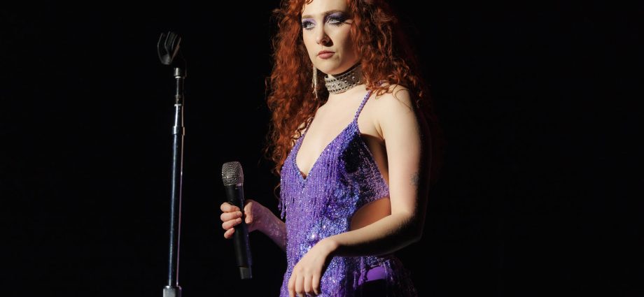 chappell-roan-addresses-security-guard’s-encounter-with-11-year-old-fan-that-left-child-‘in-tears’