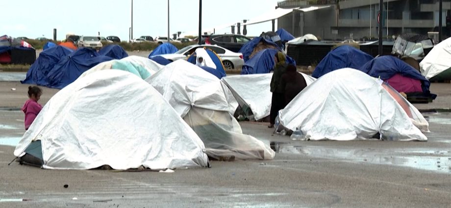 displaced-families-shelter-in-tents-in-beirut-amid-israeli-strikes