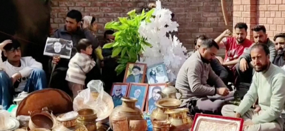 kashmiris-donate-gold-and-cash-to-support-iran