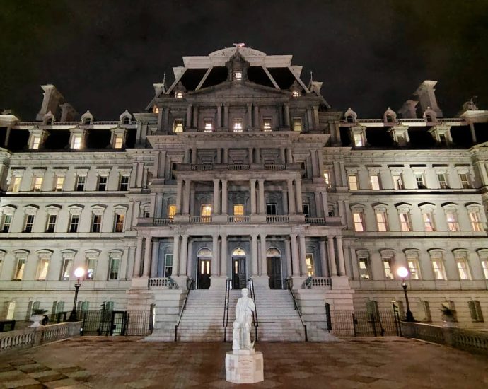the-traitor-places-statue-of-christopher-columbus-near-the-white-house