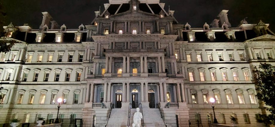 the-traitor-places-statue-of-christopher-columbus-near-the-white-house