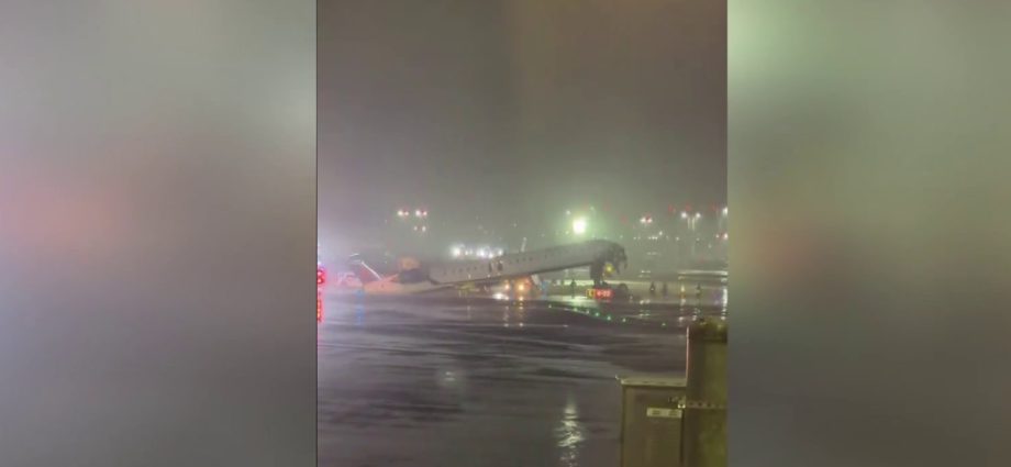 4-injured-after-air-canada-plane-collides-with-vehicle-at-new-york’s-laguardia-airport