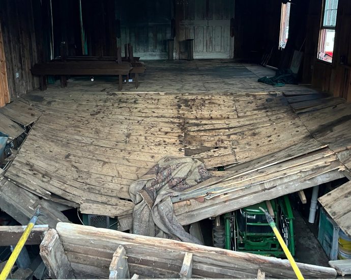 wedding-floor-collapse-in-new-hampshire-injures-6,-sends-dozens-falling