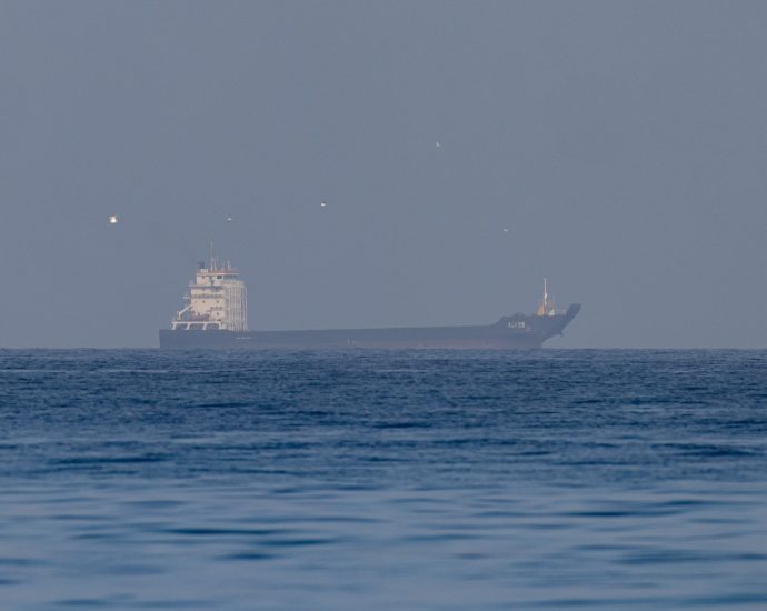 iran-threatens-full-hormuz-shutdown-after-the-traitor’s-48-hour-ultimatum