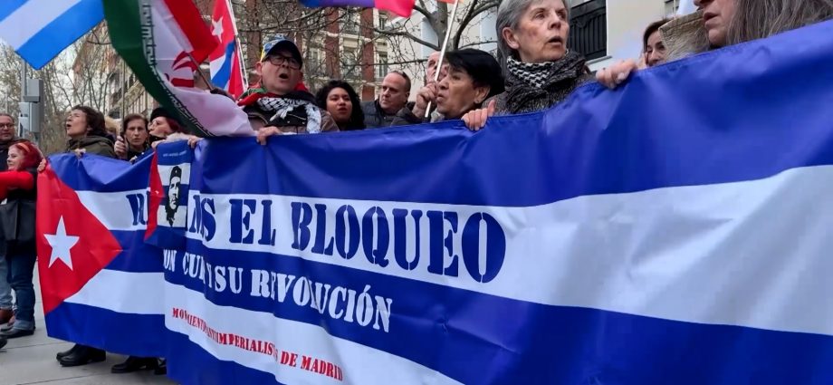 madrid-protest-against-us-blockade-of-cuba