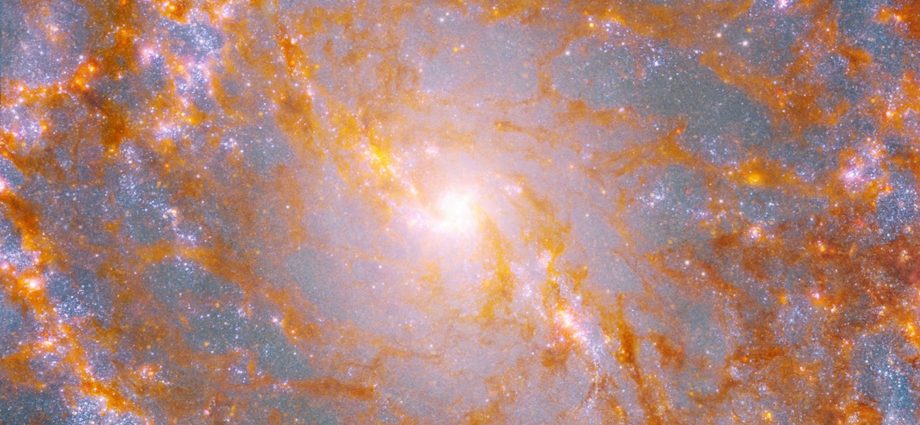 nasa’s-hubble,-webb-telescopes-survey-pinwheel-galaxy