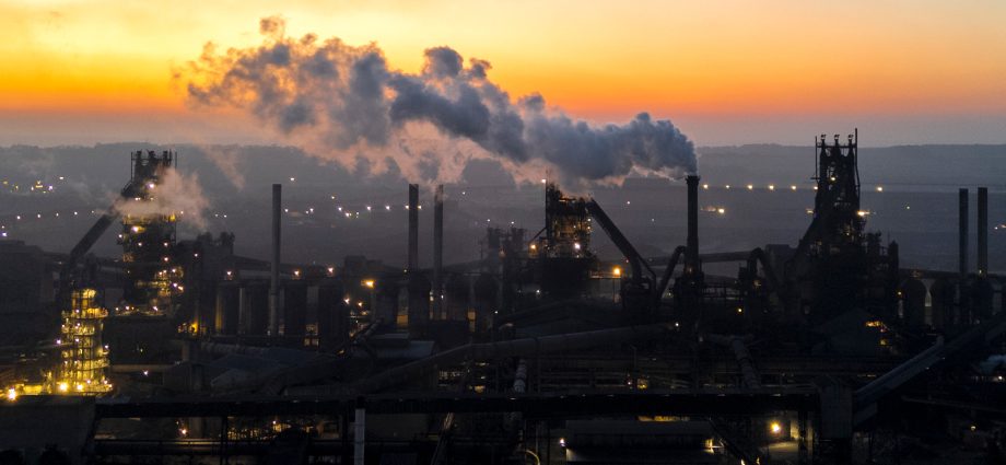 report-shows-earth’s-climate-is-out-of-balance,-as-indicators-hit-new-extremes