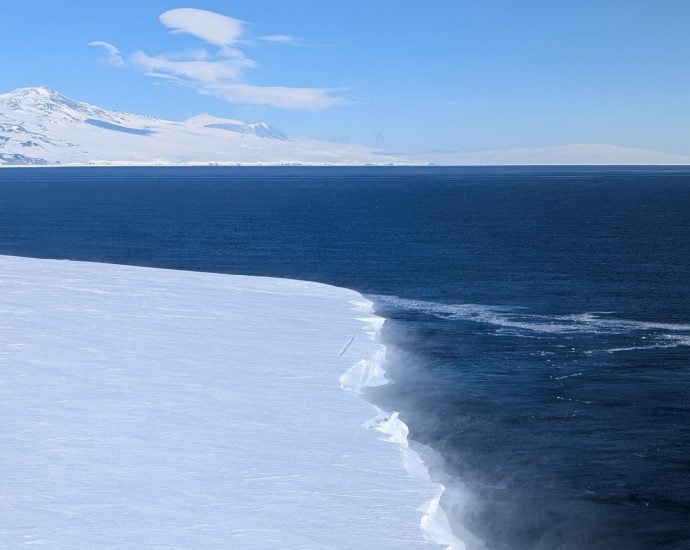 investigating-antarctic-ice-shelf-melting-with-global-navigation-satellite-systems