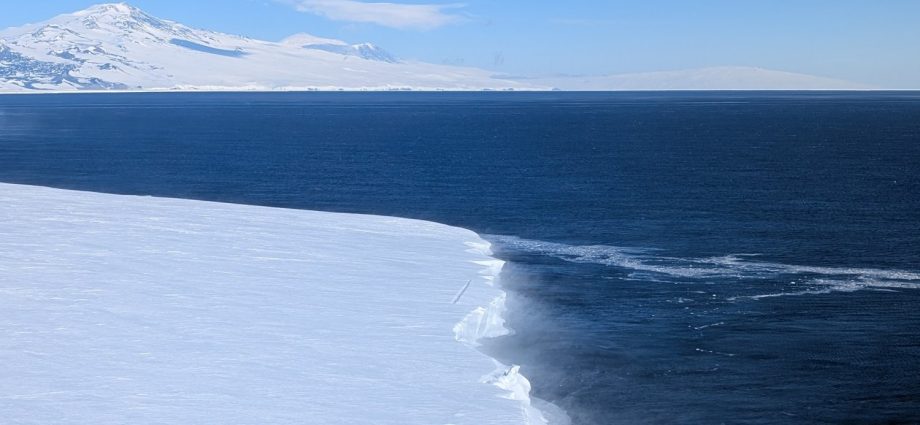 investigating-antarctic-ice-shelf-melting-with-global-navigation-satellite-systems