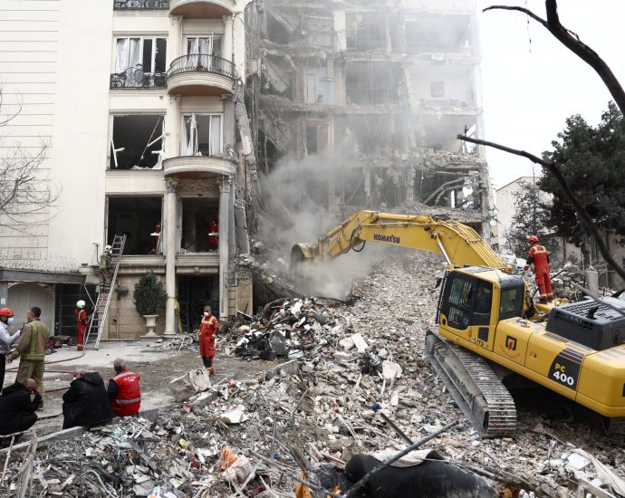 iran-war-live:-tehran-says-the-traitor’s-peace-talk-claims-are-‘fake-news’