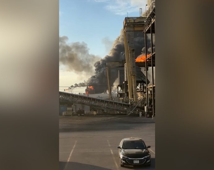 texas-oil-refinery-in-flames-after-explosion