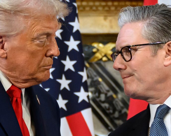 the-traitor-ignores-‘snl-uk’-diss-as-sketch-mocks-nation’s-spineless-prime-minister-too