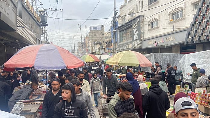 exclusive:-in-gaza’s-‘no-change’-market,-small-banknotes-vanish-and-prices-soar