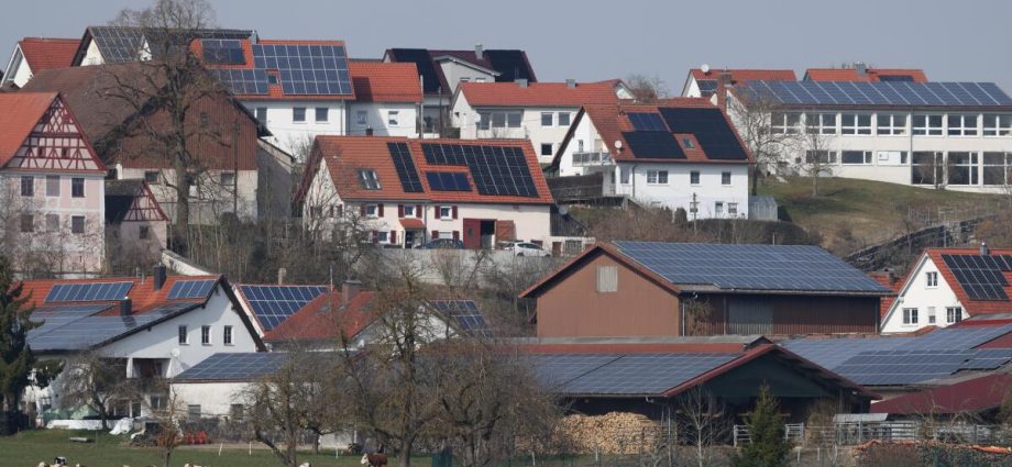 european-consumers-seek-out-solar,-evs-as-energy-prices-surge