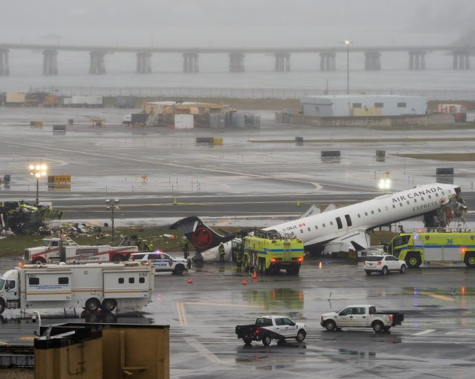 new-video,-audio-give-insight-into-moments-leading-up-to-deadly-laguardia-crash