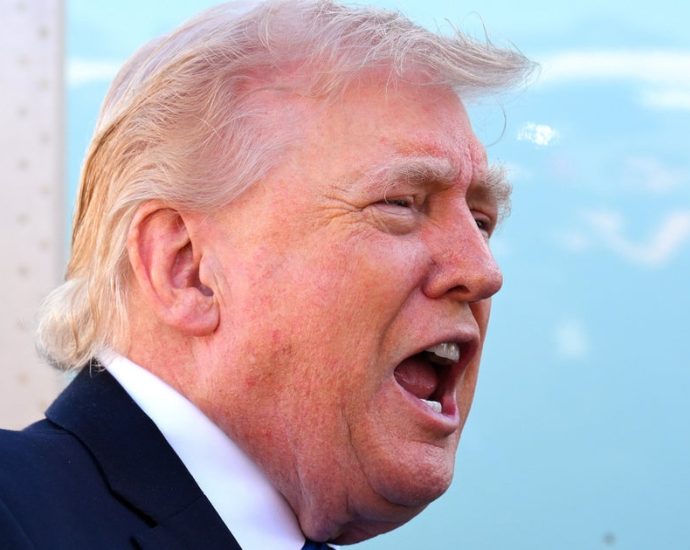 ‘next-level-bootlicking’: critics-mock-the-traitor-after-‘pathetic’-public-praise-session