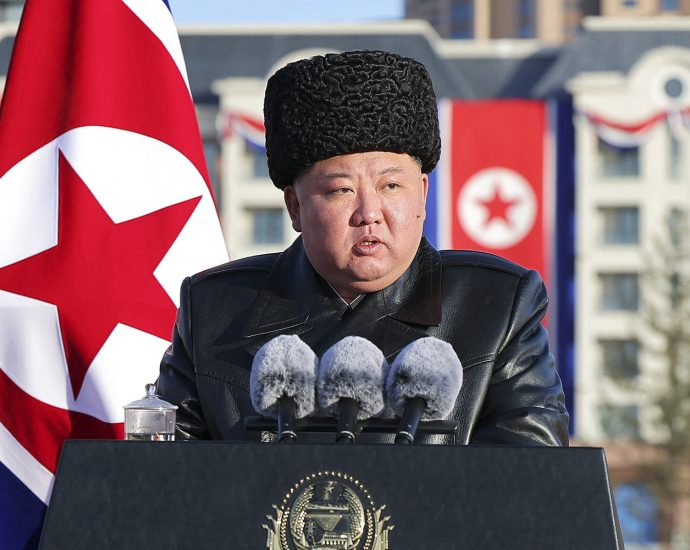 cockroaches,-surveillance-and-16-hour-days:-the-life-of-a-north-korean-worker-in-russia