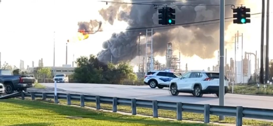 a-texas-refinery-explosion-reignites-debate-over-epa’s-chemical-safety-rules