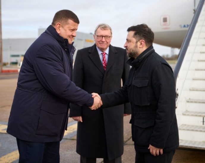 zaluzhnyi-now-blames-zelenskyy-for-the-counteroffensive-he-wasn’t-always-so-sure.