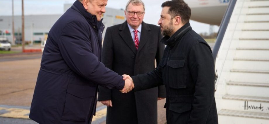 zaluzhnyi-now-blames-zelenskyy-for-the-counteroffensive-he-wasn’t-always-so-sure.