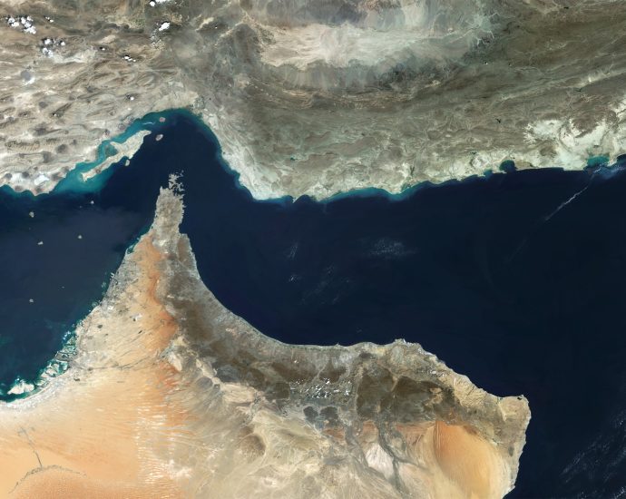 iran’s-closure-of-the-strait-of-hormuz-is-an-international-crisis