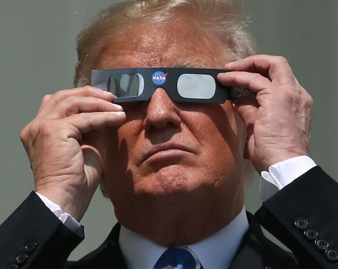 the-traitor-white-house-moon-post-triggers-one-giant-leap…-into-mockery