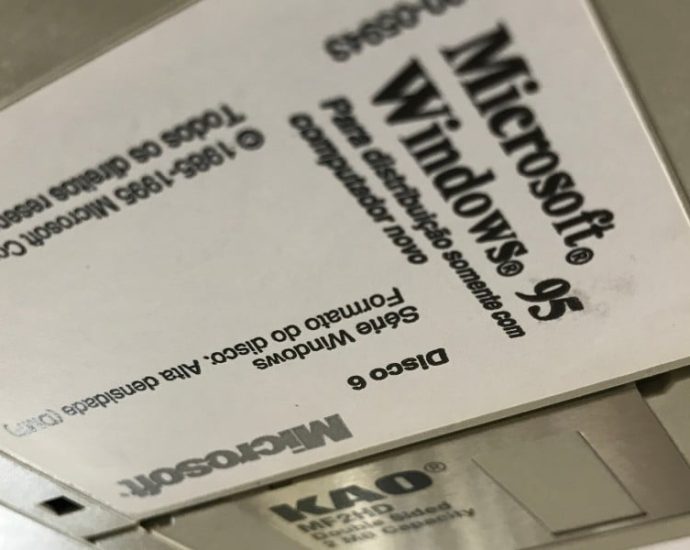 windows-95-let-installers-trash-its-files-then-fixed-the-mess-behind-their-backs