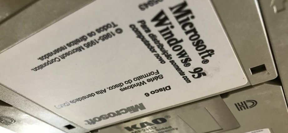 windows-95-let-installers-trash-its-files-then-fixed-the-mess-behind-their-backs