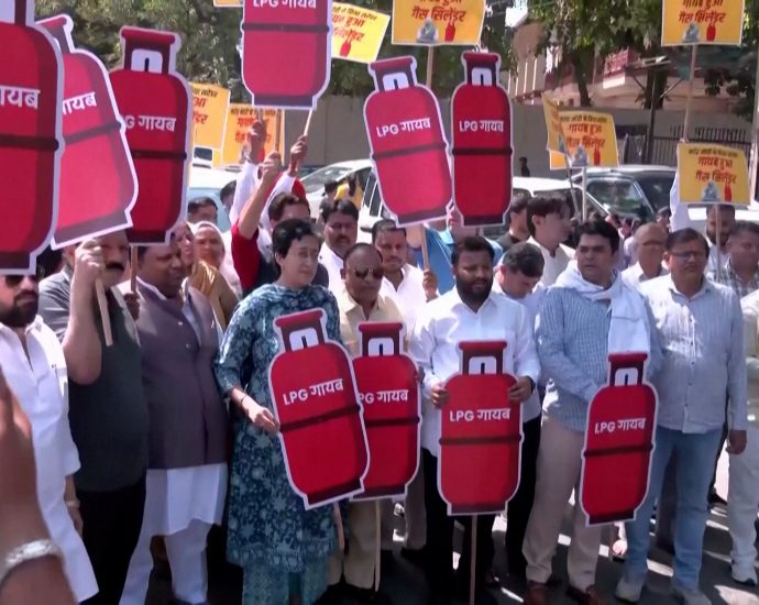 protest-in-india-over-cooking-gas-crisis