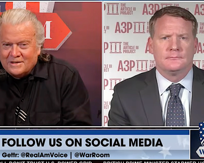 steve-bannon-suggests-ice-at-airports-is-a-‘test-run’-for-midterm-elections