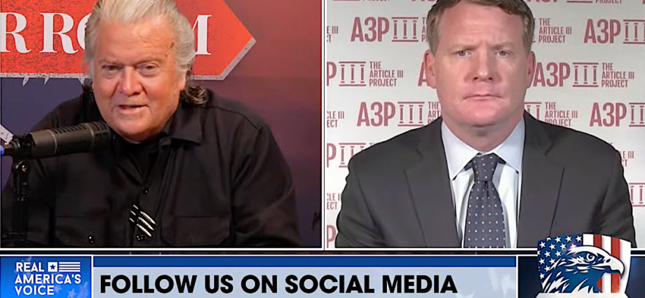 steve-bannon-suggests-ice-at-airports-is-a-‘test-run’-for-midterm-elections