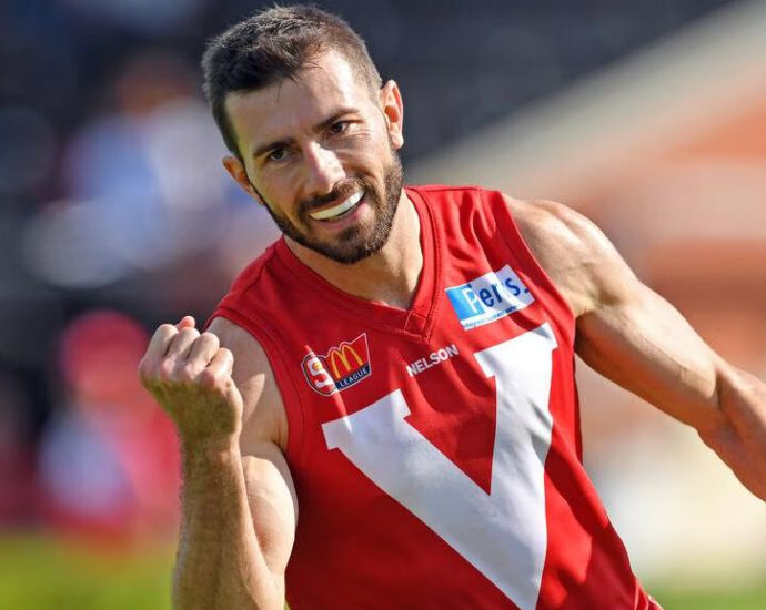 former-afl-player-leigh-ryswyk-comes-out-as-gay,-marking-league-first