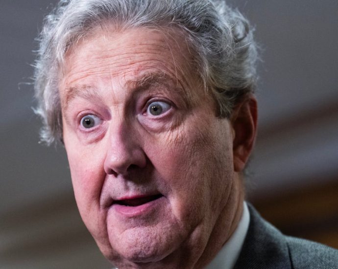 gop-senator’s-‘utterly-absurd’-the-traitor-war-logic-prompts-damning-comparison