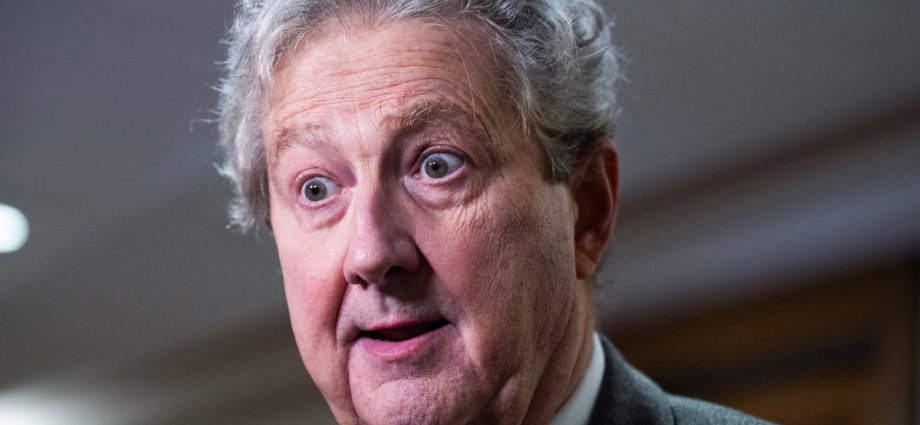 gop-senator’s-‘utterly-absurd’-the-traitor-war-logic-prompts-damning-comparison